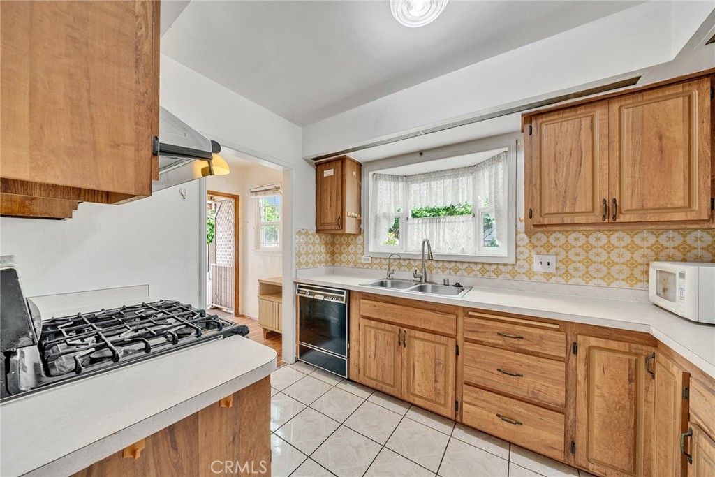 https://media.crmls.org/medias/4391aea0-040d-408f-99c0-2d87f2af1e7d.jpg?preset=X-Large