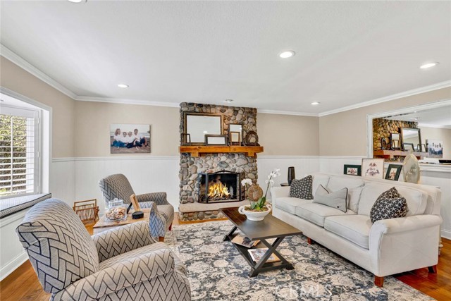 Image 23 of 60 For 20012 Mural Circle