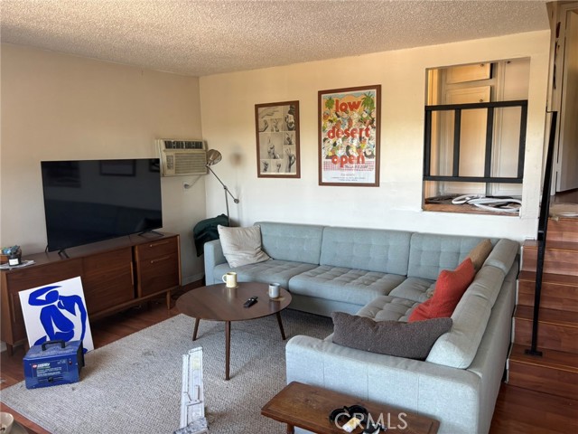 Detail Gallery Image 21 of 22 For 5020 Aldama, Los Angeles,  CA 90042 - 5 Beds | 2 Baths