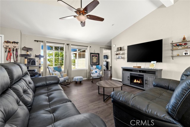 Detail Gallery Image 4 of 63 For 9259 Sierra Hwy, Agua Dulce,  CA 91390 - 4 Beds | 4 Baths