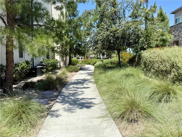 209 Follyhatch, Irvine CA: https://media.crmls.org/medias/4392991a-cfab-4f9f-8dd1-a70c510677c2.jpg