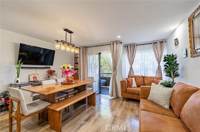 Detail Gallery Image 1 of 50 For 365 W Alameda Ave #203,  Burbank,  CA 91506 - 3 Beds | 2 Baths
