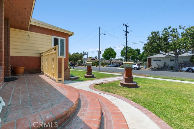 11028 Spinning Avenue, Inglewood CA: https://media.crmls.org/medias/43938b5e-b7e5-4fbc-9015-640cfef89ba9.jpg