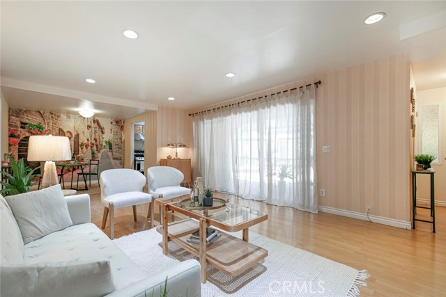 Detail Gallery Image 6 of 38 For 605 N Louise St #106,  Glendale,  CA 91206 - 2 Beds | 2 Baths
