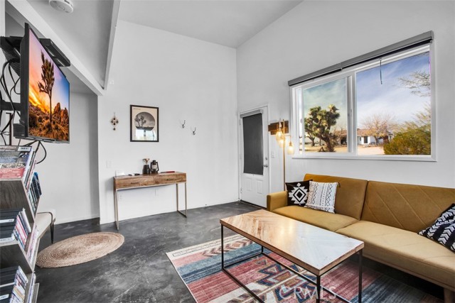 59427 La Crescenta Drive, Yucca Valley CA: https://media.crmls.org/medias/4395200a-7495-4d5d-8323-b86c8804a813.jpg