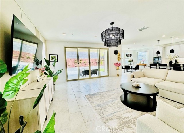 295 Autumn Way, Mission Viejo CA: https://media.crmls.org/medias/439690ca-59fb-4c95-903e-52b258b00674.jpg