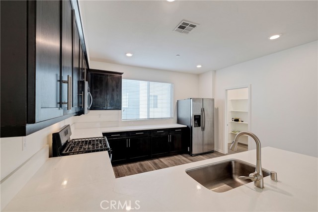 Detail Gallery Image 22 of 54 For 14424 Lily Ln #5,  Gardena,  CA 90247 - 3 Beds | 3/1 Baths