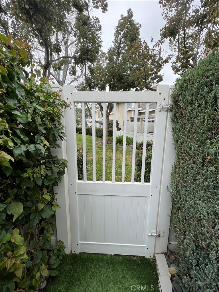 https://media.crmls.org/medias/43970c7c-b6c0-4dcd-96fc-0a8f62c0a636.jpg?preset=X-Large