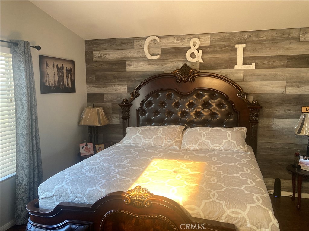 https://media.crmls.org/medias/43975d5e-73a8-4981-8e40-f4d9c75cda04.jpg?preset=X-Large