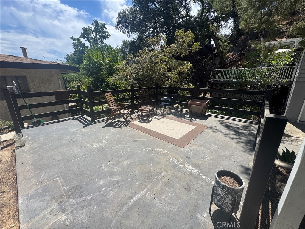 https://media.crmls.org/medias/439873be-3b9f-47d5-ab4e-eb8966f4e81a.jpg?preset=X-Large