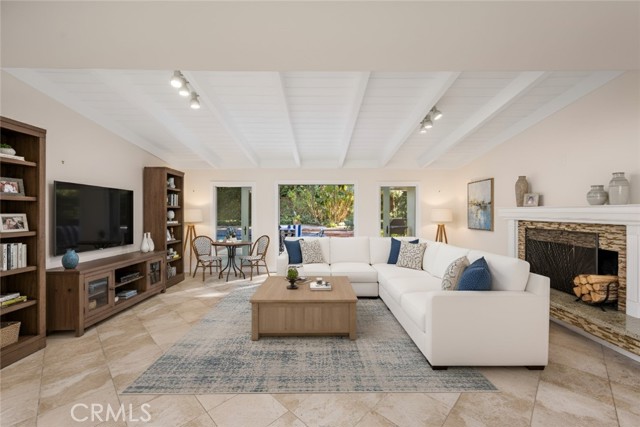 Detail Gallery Image 3 of 31 For 3150 Dona Maria Dr, Studio City,  CA 91604 - 4 Beds | 3 Baths