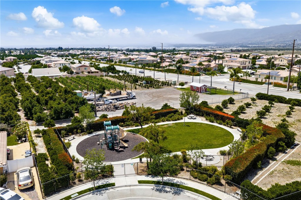 https://media.crmls.org/medias/439b0ceb-496b-4645-bca0-eb30dc7ffe05.jpg?preset=X-Large