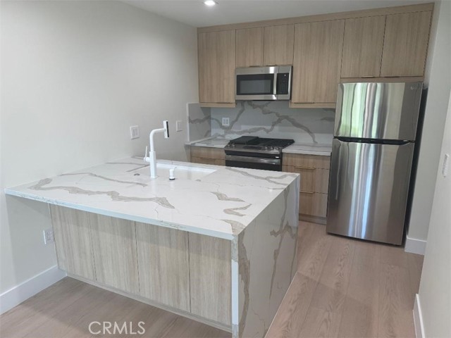 Detail Gallery Image 5 of 12 For 2844 Fairmount Ave, La Crescenta,  CA 91214 - 2 Beds | 2 Baths