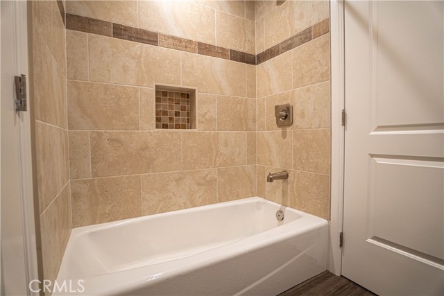 9246 Cedros Avenue, Panorama City CA: https://media.crmls.org/medias/439baa0a-0bdc-4bfd-a99a-4c0f821aa816.jpg