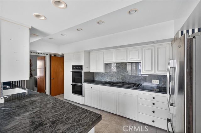 Detail Gallery Image 14 of 31 For 909 Montgomery, Hermosa Beach,  CA 90254 - 2 Beds | 2 Baths