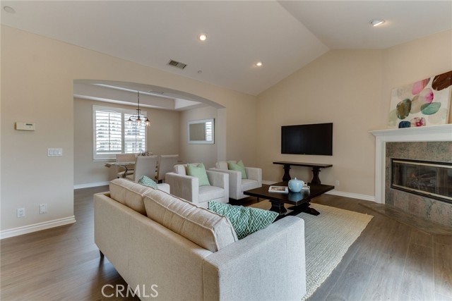 Detail Gallery Image 14 of 34 For 2113 Mathews Ave #B,  Redondo Beach,  CA 90278 - 3 Beds | 2/1 Baths