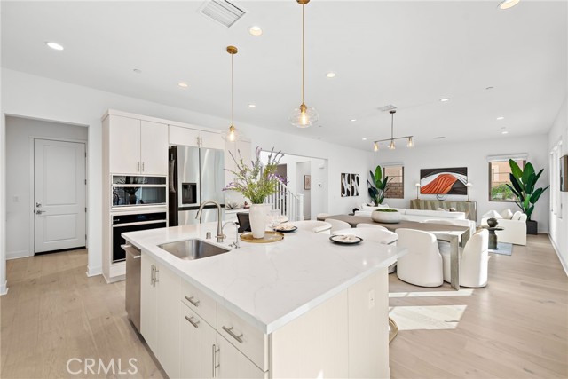 215 Sutters Mill, Irvine CA: https://media.crmls.org/medias/439ca48a-ca3e-406e-b094-a8b0a52bf8f4.jpg