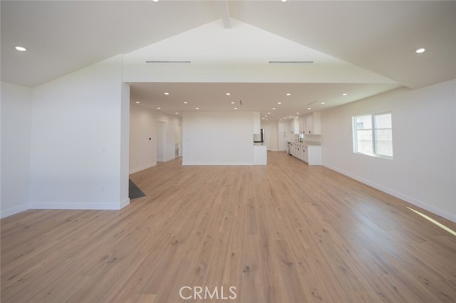 Detail Gallery Image 3 of 12 For 14727 Leadwell, Van Nuys,  CA 91405 - 3 Beds | 2/1 Baths