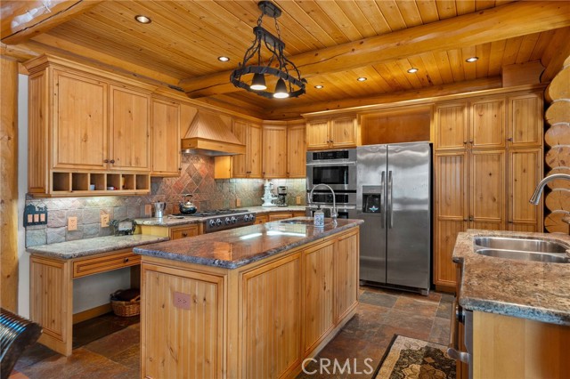 Detail Gallery Image 8 of 57 For 1947 Shady, Big Bear City,  CA 92314 - 5 Beds | 3/1 Baths