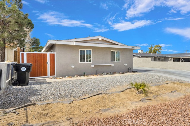 Detail Gallery Image 2 of 56 For 14396 Mojave Ln, Victorville,  CA 92394 - 4 Beds | 2 Baths