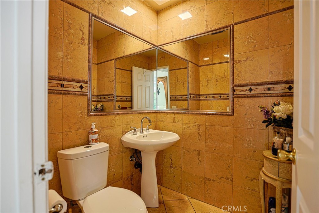https://media.crmls.org/medias/439dbb70-7827-42a2-86e9-1a2828758ecb.jpg?preset=X-Large