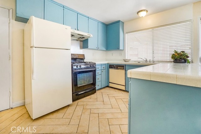 Detail Gallery Image 15 of 44 For 220 W Blaine St, Riverside,  CA 92507 - 5 Beds | 2 Baths
