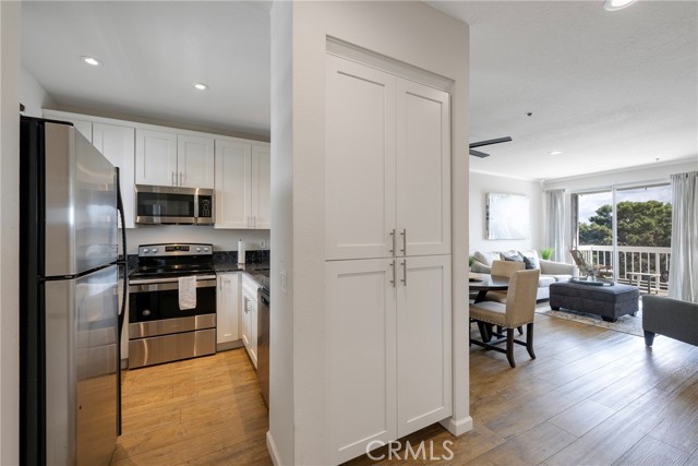 Detail Gallery Image 3 of 57 For 20301 Bluffside Circle #315,  Huntington Beach,  CA 92646 - 1 Beds | 1 Baths