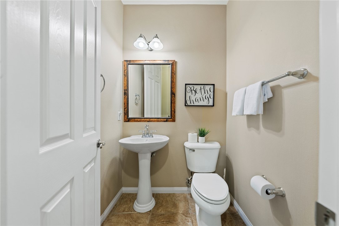 Detail Gallery Image 26 of 42 For 619 Barbre Ln, Corona,  CA 92879 - 4 Beds | 2/1 Baths