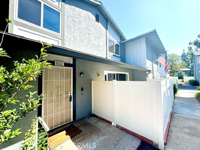 6537 Woodburn