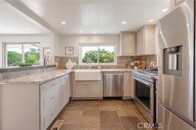 Detail Gallery Image 17 of 58 For 10825 Farralone Ave, Chatsworth,  CA 91311 - 3 Beds | 2 Baths
