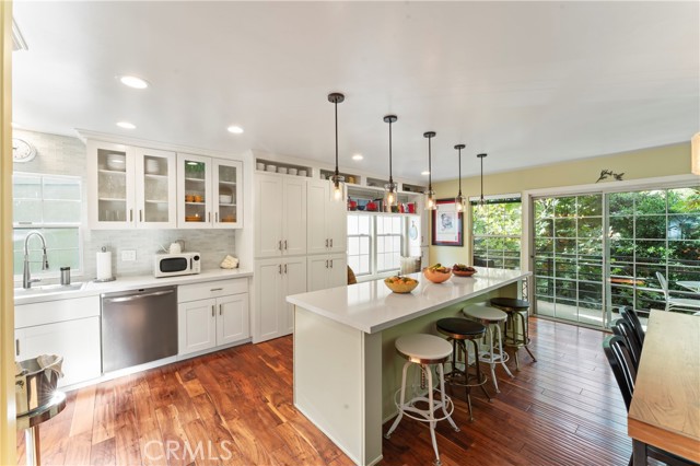 Detail Gallery Image 6 of 51 For 2355 N Beverly Glen Bld, Los Angeles,  CA 90077 - 2 Beds | 3/1 Baths