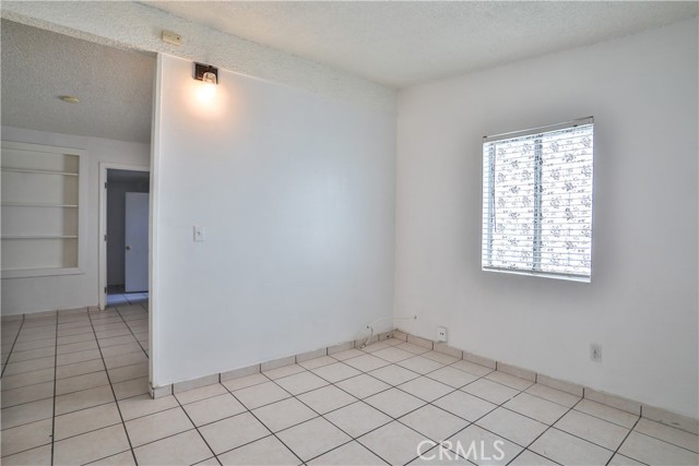 5787 Warren Street, Riverside CA: https://media.crmls.org/medias/43a2bf2a-8b2b-4827-9b55-2f3413ed3f2e.jpg