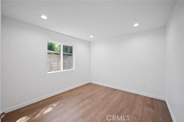 Detail Gallery Image 14 of 42 For 7445 Balcom Ave, Reseda,  CA 91335 - 4 Beds | 2 Baths