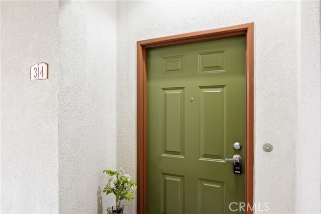 Detail Gallery Image 2 of 18 For 2001 Artesia Bld #314,  Redondo Beach,  CA 90278 - 1 Beds | 1 Baths