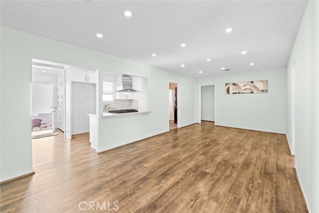 Detail Gallery Image 3 of 22 For 10717 Cantara St, Sun Valley,  CA 91352 - 3 Beds | 2 Baths