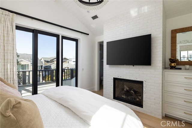 702 Poinsettia Avenue, Corona del Mar CA: https://media.crmls.org/medias/43a4a53c-0e2e-4da3-b330-c9efca23c1b4.jpg
