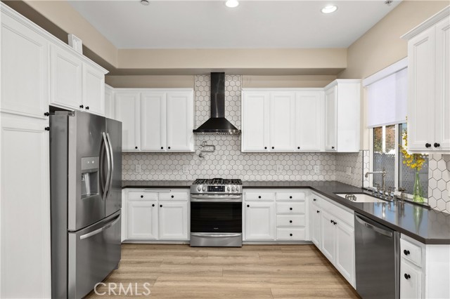 Detail Gallery Image 4 of 22 For 14535 Margate St #13,  Sherman Oaks,  CA 91411 - 3 Beds | 2/1 Baths