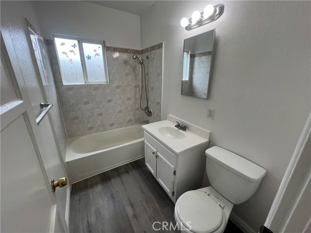 Detail Gallery Image 8 of 9 For 6916 S Main St #1/2,  Los Angeles,  CA 90003 - 1 Beds | 1 Baths