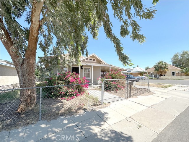 Detail Gallery Image 1 of 23 For 305 C St, Needles,  CA 92363 - 3 Beds | 1 Baths