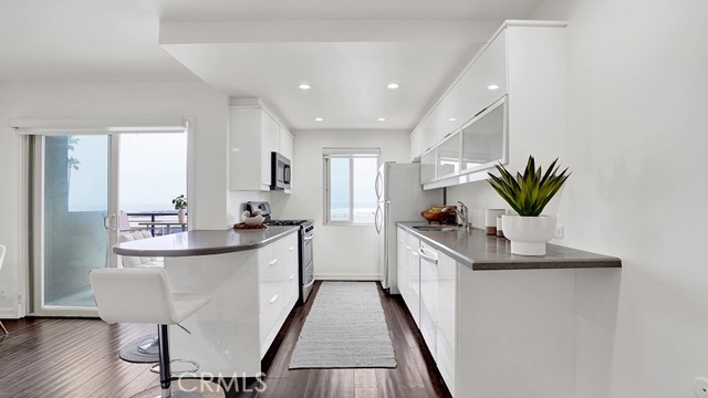 1202 N Pacific Street, Oceanside CA: https://media.crmls.org/medias/43a649fd-00bc-4d5a-8ccb-a0f03c08fa66.jpg