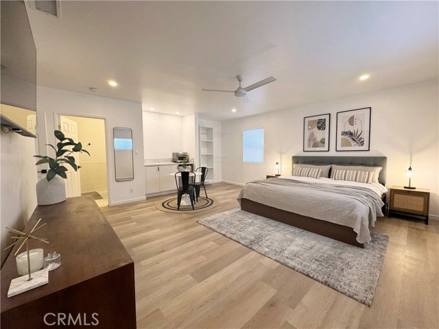 813 W Beach Avenue, Inglewood CA: https://media.crmls.org/medias/43a948af-320b-4e7f-9187-1eb46523dbd8.jpg
