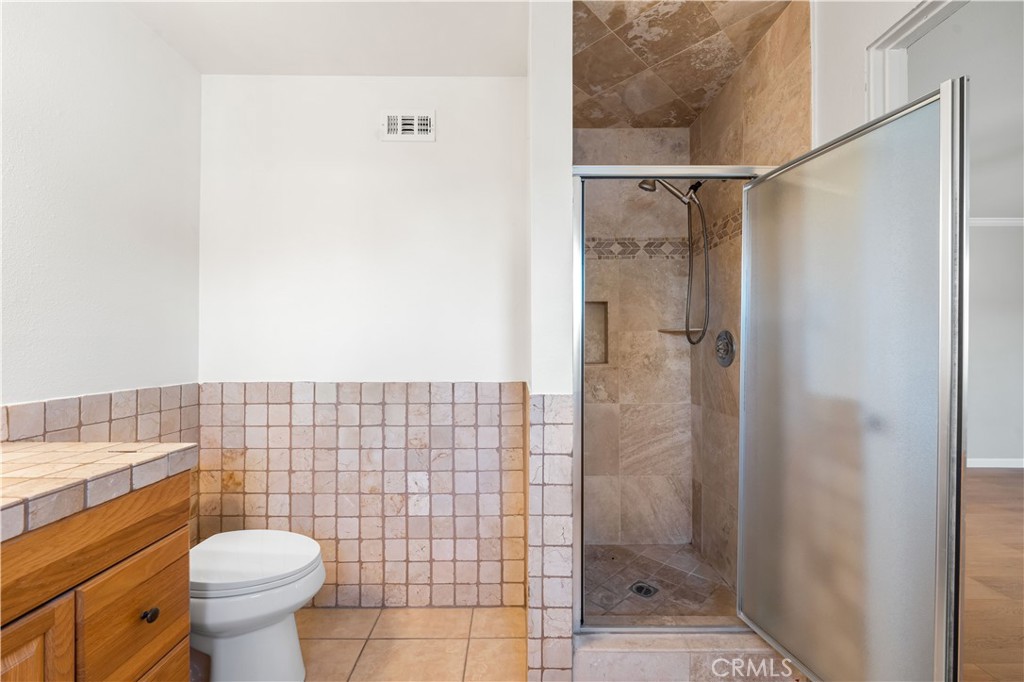 https://media.crmls.org/medias/43a9a424-de50-45d0-88b5-9cf35a6944ba.jpg?preset=X-Large