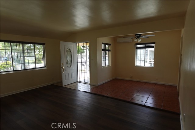956 S Philadelphia Street, Anaheim CA: https://media.crmls.org/medias/43a9aac8-f011-4904-947c-906ae33a34e2.jpg