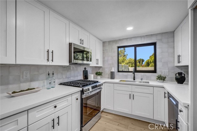 738 Amberwood Drive, Santa Ana CA: https://media.crmls.org/medias/43a9c7ee-b2c5-4199-a43e-e0e8c97d7a1f.jpg