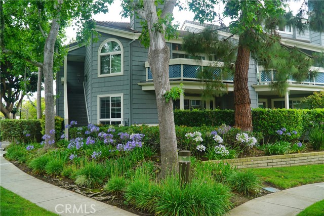 7262 Yellowtail Dr, Huntington Beach CA: https://media.crmls.org/medias/43aa6d30-5f9b-4c14-8341-de5466967267.jpg