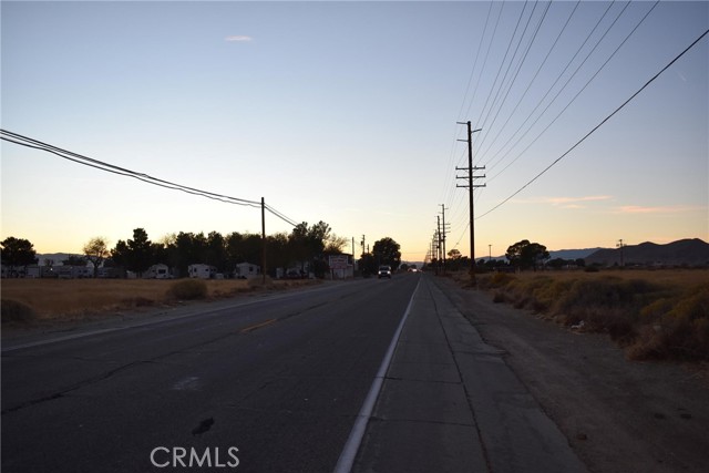 4800 W Rosamond Boulevard, Rosamond CA: https://media.crmls.org/medias/43aa8a09-a3f2-429e-8fc8-7cc1f2137ee9.jpg