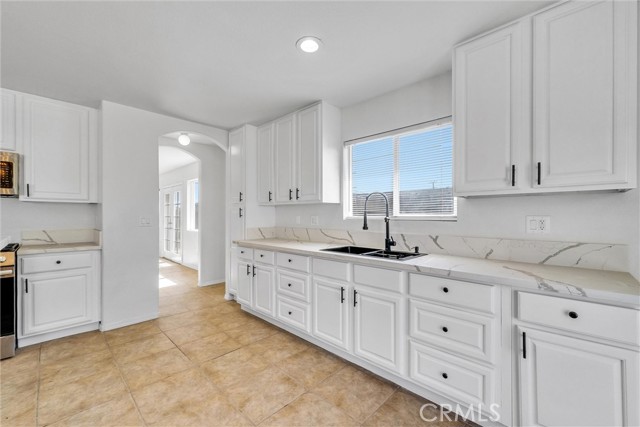 Detail Gallery Image 17 of 38 For 15010 Arrow Bld, Fontana,  CA 92335 - 5 Beds | 2/1 Baths