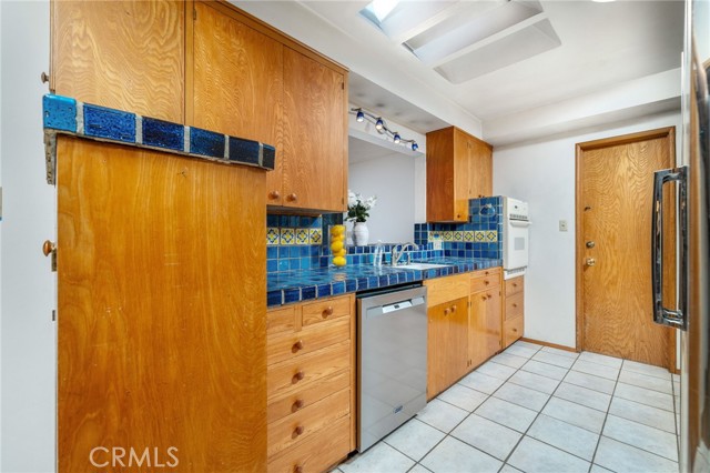 644 W 10th Street, Claremont CA: https://media.crmls.org/medias/43ab6ed1-daf4-4945-bdc3-168f494929d4.jpg