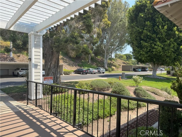 3300 Via Carrizo, Laguna Woods CA: https://media.crmls.org/medias/43abd293-85fe-42e4-9f1f-fab9fd680e58.jpg