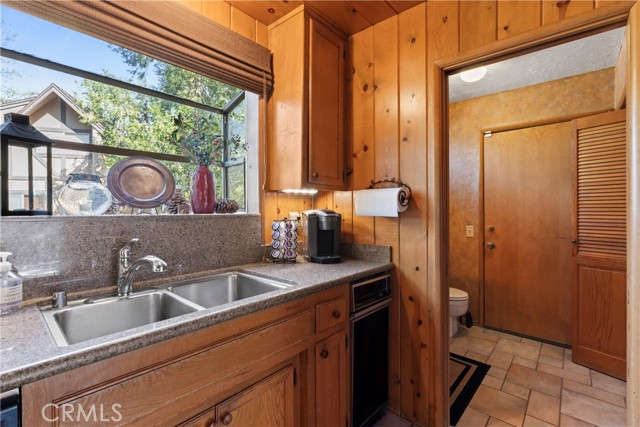 Detail Gallery Image 11 of 42 For 27169 Ironwood Ln, Lake Arrowhead,  CA 92352 - 3 Beds | 3/1 Baths